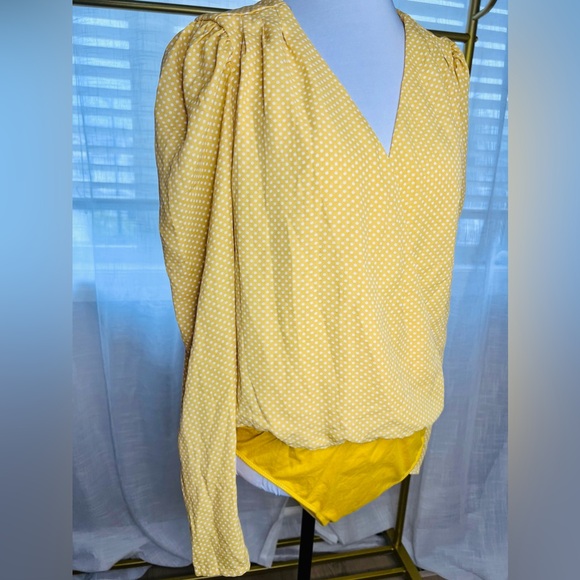NWT Yellow Polka Dotted Blouse with Capped Long Sleeves Faux Wrap Bodysuit Sz M - Picture 3 of 10